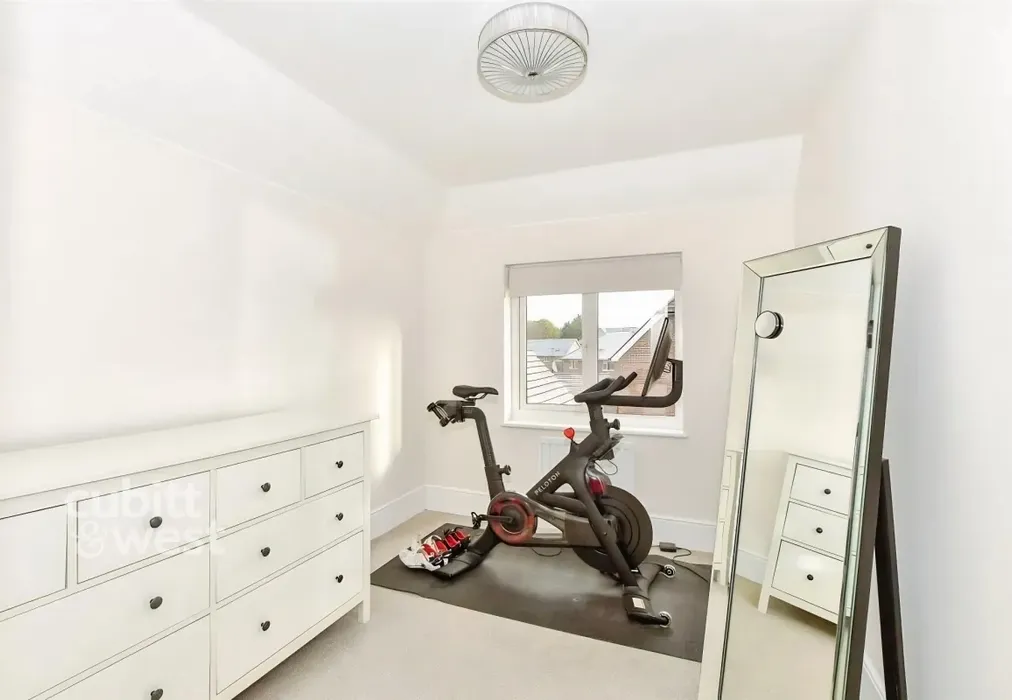3ad93a3d-Bedroom 204 - Champions Place Hickstead RH17 - Wards of Kent