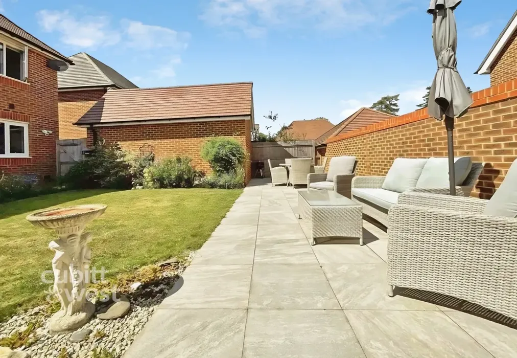 4b0569a2-Garden 2... - Champions Place Hickstead RH17 - Wards of Kent