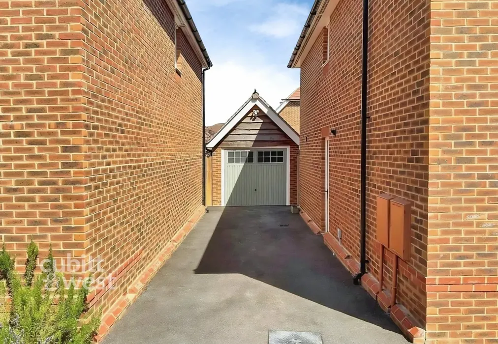 eff841a0-Driveway - Champions Place Hickstead RH17 - Wards of Kent