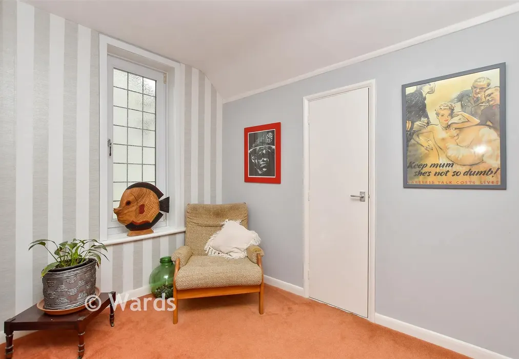 Landing - King Arthurs Drive, Rochester, Kent - Wards of Kent