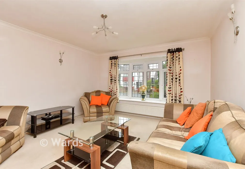 Lounge - King Arthurs Drive, Rochester, Kent - Wards of Kent