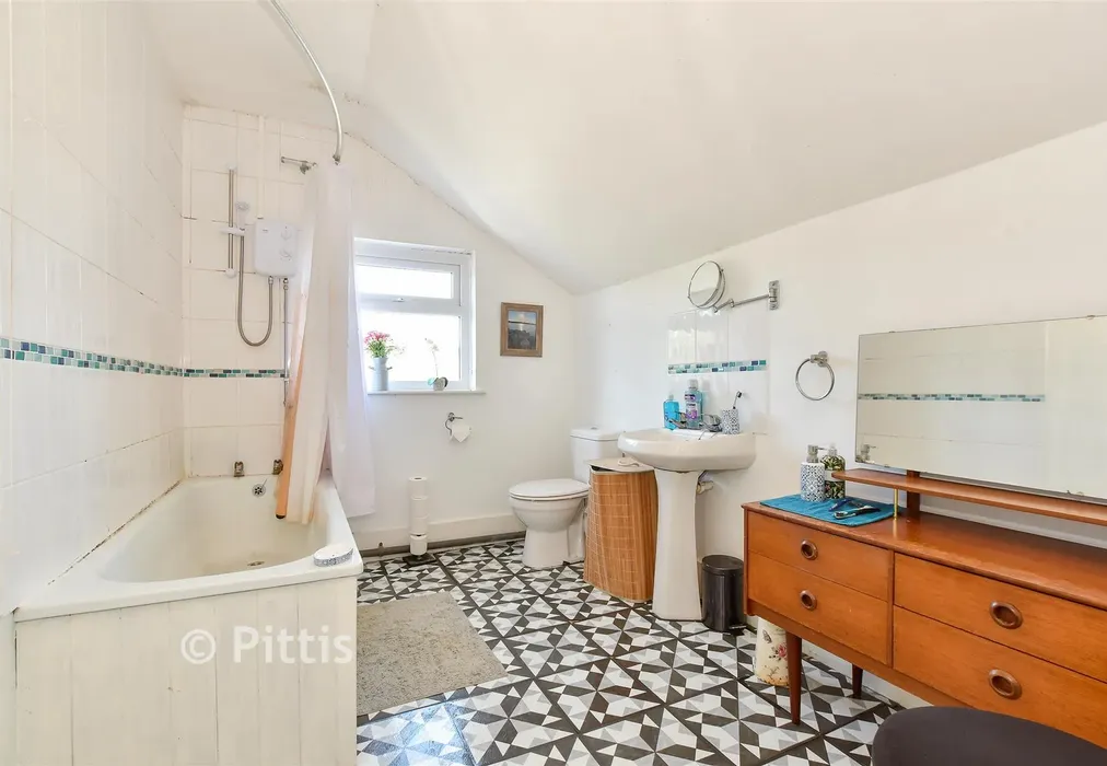 Bathroom - St. John's Road, Wroxall, Ventnor, Isle of Wight - Wards of Kent