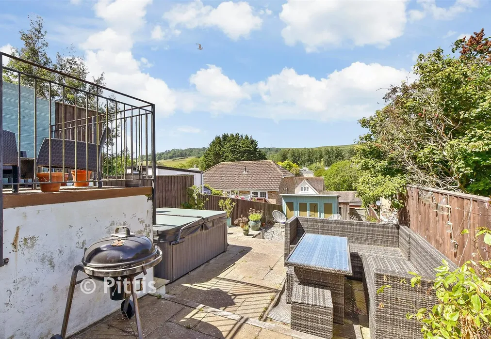 Rear Garden - St. John's Road, Wroxall, Ventnor, Isle of Wight - Wards of Kent