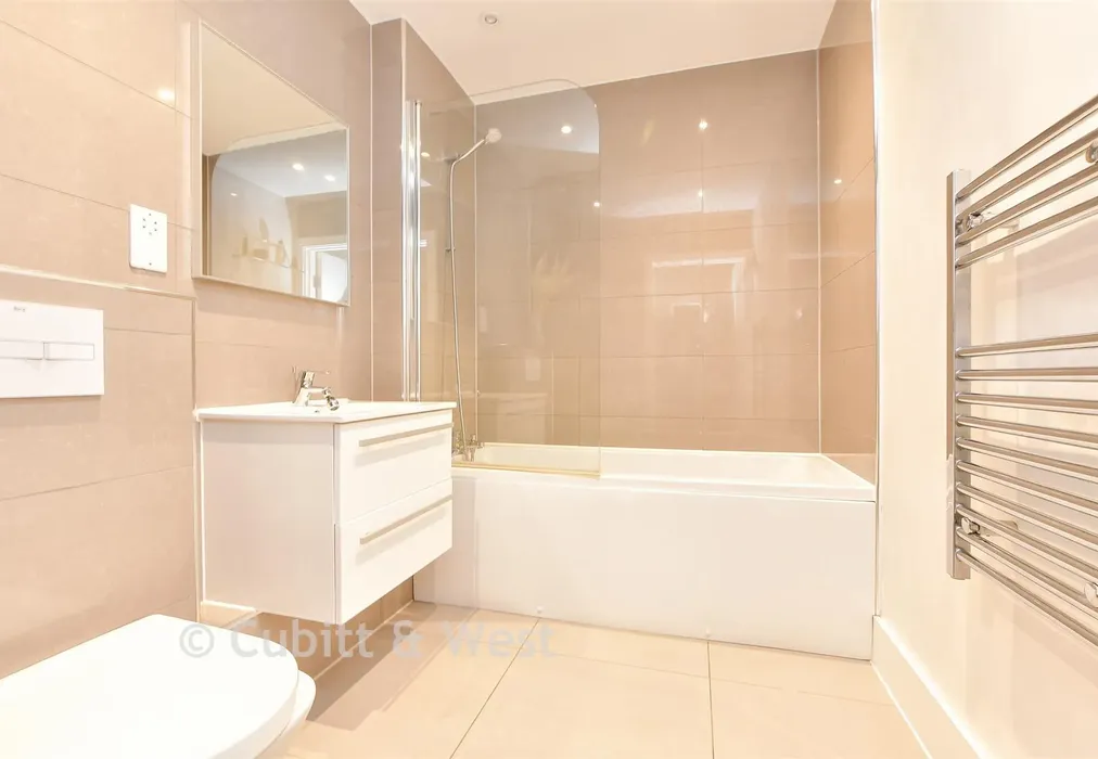 Bathroom - Mill Green Road, Mitcham Junction, Surrey - Wards of Kent