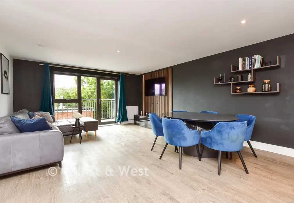 Living Room / Kitchen - Mill Green Road, Mitcham Junction, Surrey - Wards of Kent