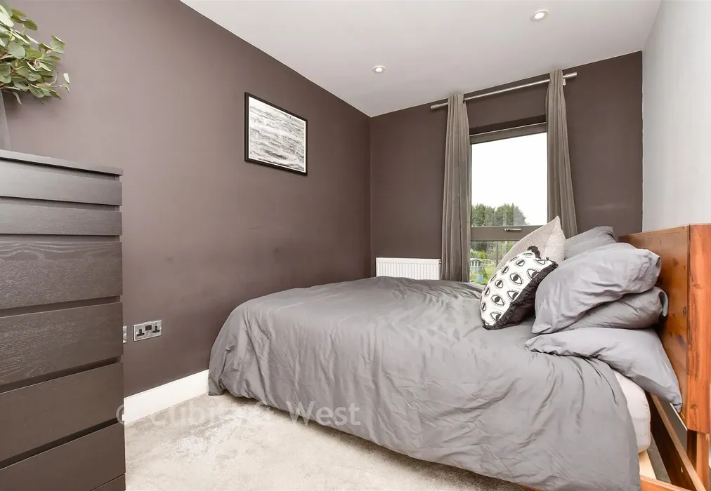 Bedroom 1 - Mill Green Road, Mitcham Junction, Surrey - Wards of Kent