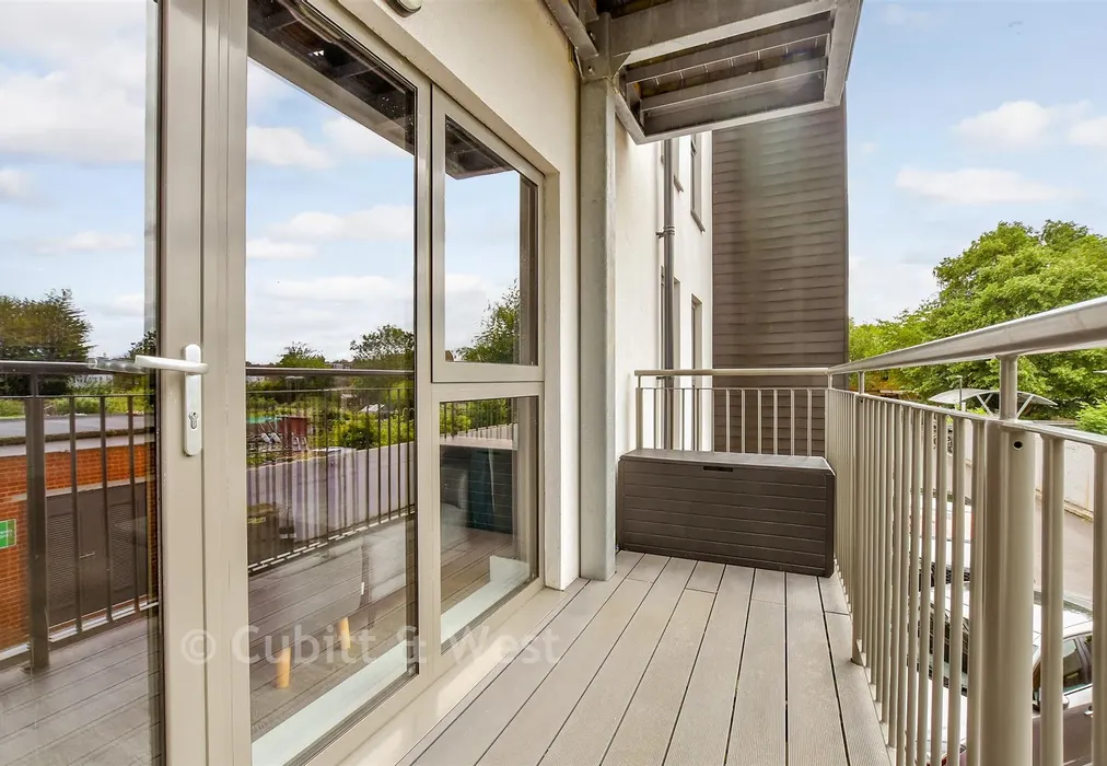Balcony / Terrace - Mill Green Road, Mitcham Junction, Surrey - Wards of Kent