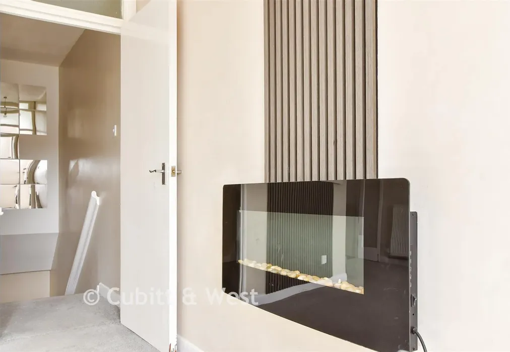 Internal Lifestyle Photograph - Dinsdale Gardens, Rustington, West Sussex - Wards of Kent