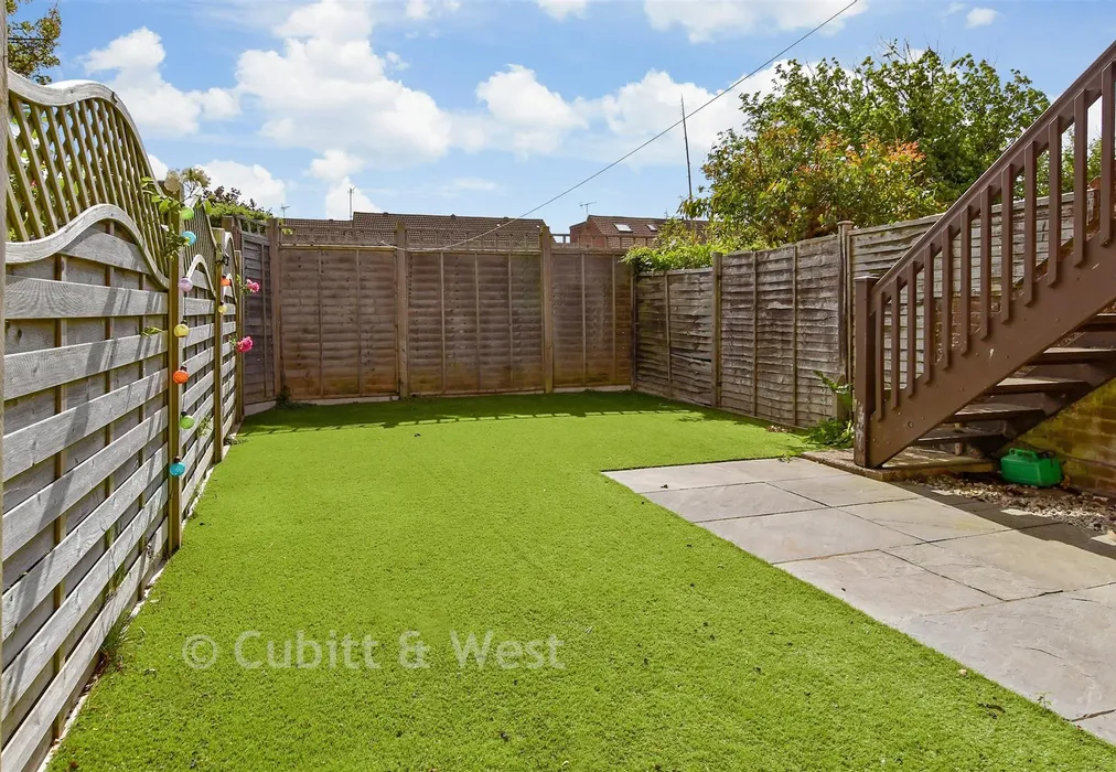 Rear Garden - Dinsdale Gardens, Rustington, West Sussex - Wards of Kent