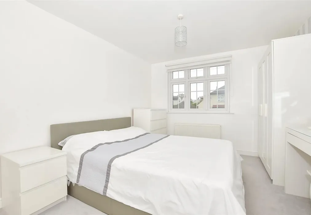 Bedroom 1 - Golf Links Avenue, Gravesend, Kent - Wards of Kent