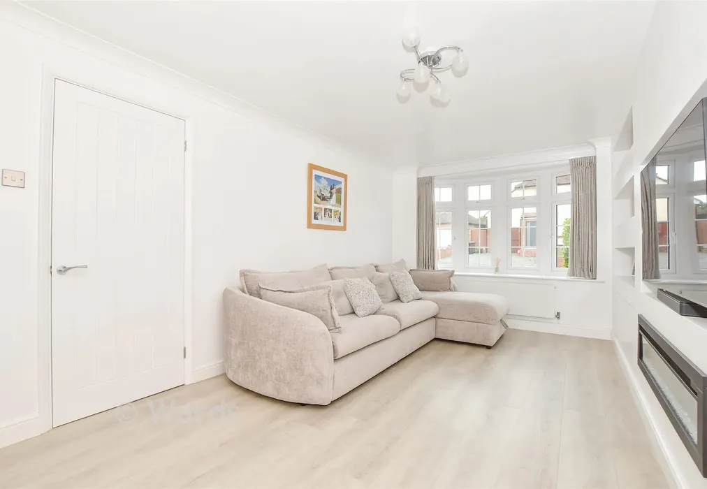 Lounge - Golf Links Avenue, Gravesend, Kent - Wards of Kent