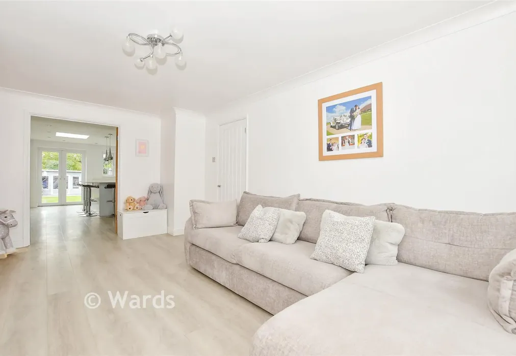 Lounge - Golf Links Avenue, Gravesend, Kent - Wards of Kent
