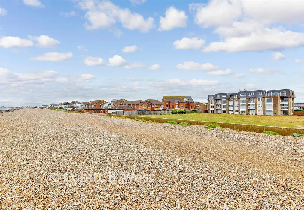 External Lifestyle Photograph - Southwood Road, Hayling Island, Hampshire - Wards of Kent