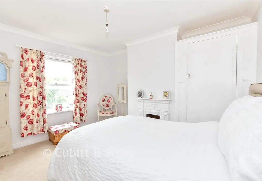 Bedroom 2 - Main Road, Emsworth, Hampshire - Wards of Kent