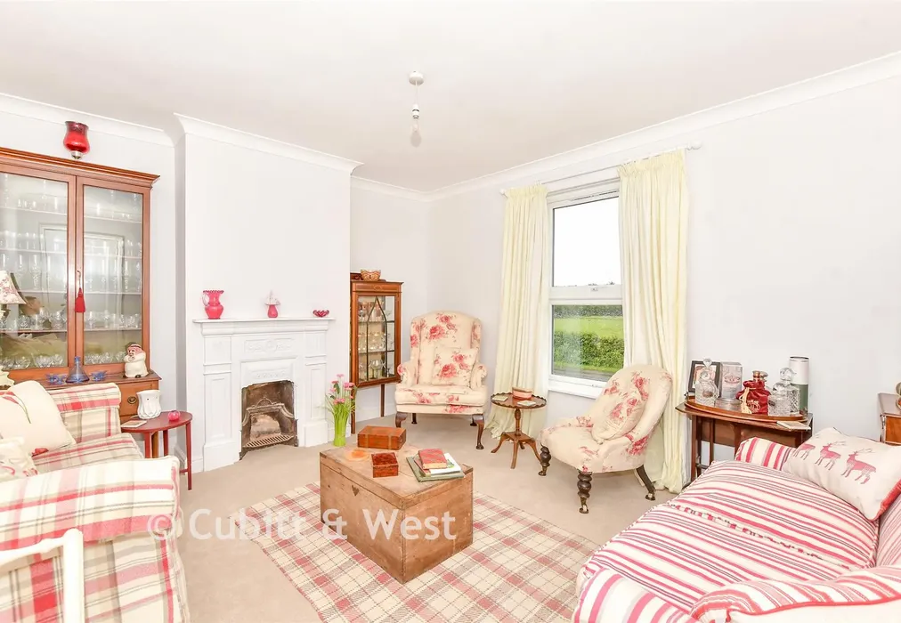 Bedroom 1 - Main Road, Emsworth, Hampshire - Wards of Kent