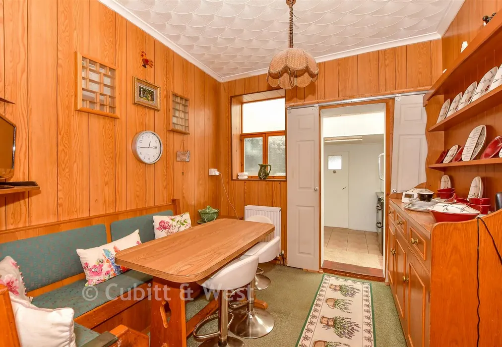 Family Room - Main Road, Emsworth, Hampshire - Wards of Kent