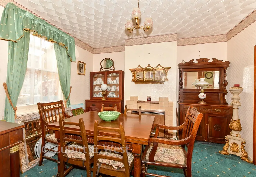 Dining Room - Main Road, Emsworth, Hampshire - Wards of Kent