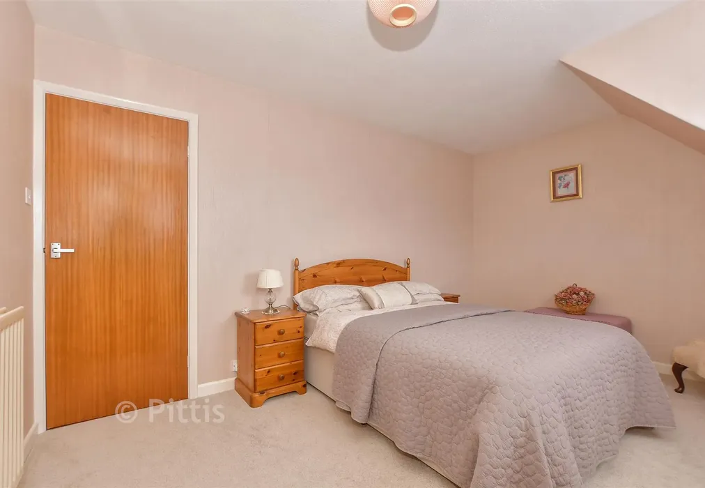 Bedroom 2 - Staplers Road, Newport, Isle of Wight - Wards of Kent