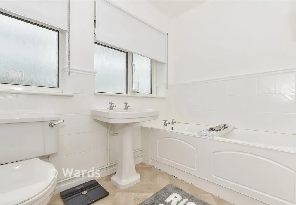 Bathroom - Allington Road, Paddock Wood, Tonbridge, Kent - Wards of Kent