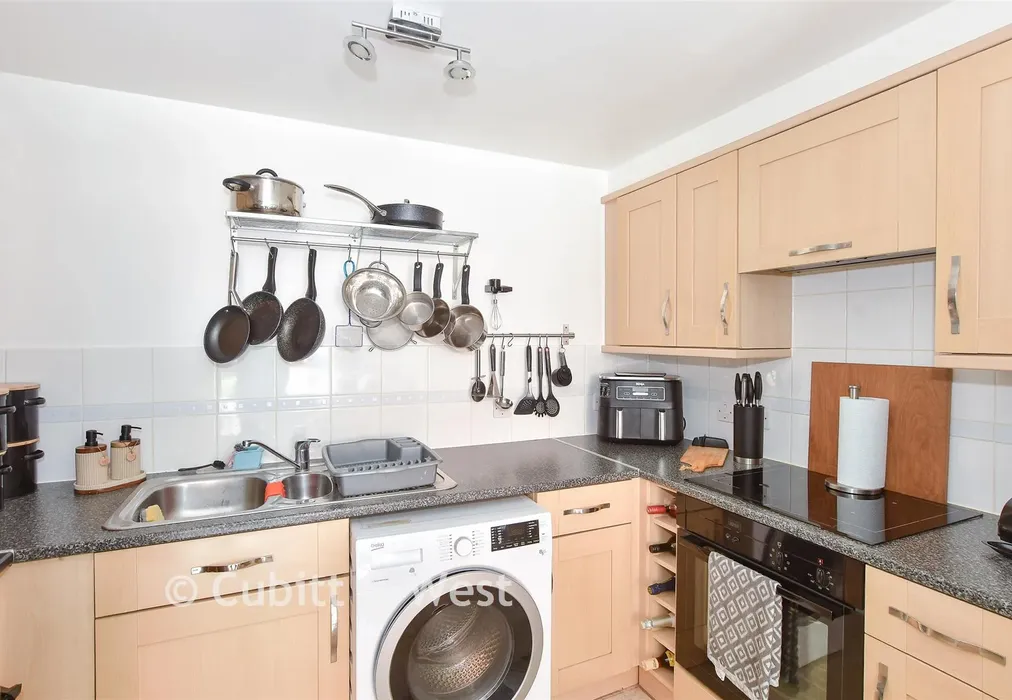 Kitchen - Commonwealth Drive, Three Bridges, Crawley, West Sussex - Wards of Kent