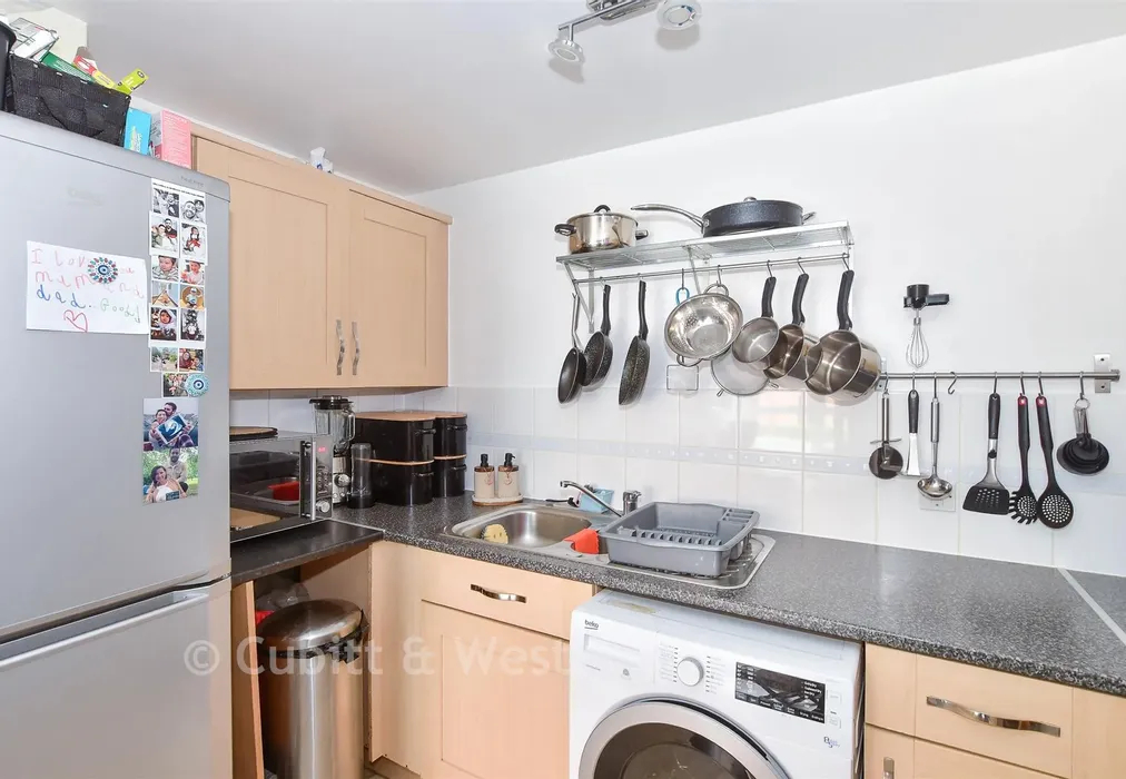 Kitchen - Commonwealth Drive, Three Bridges, Crawley, West Sussex - Wards of Kent