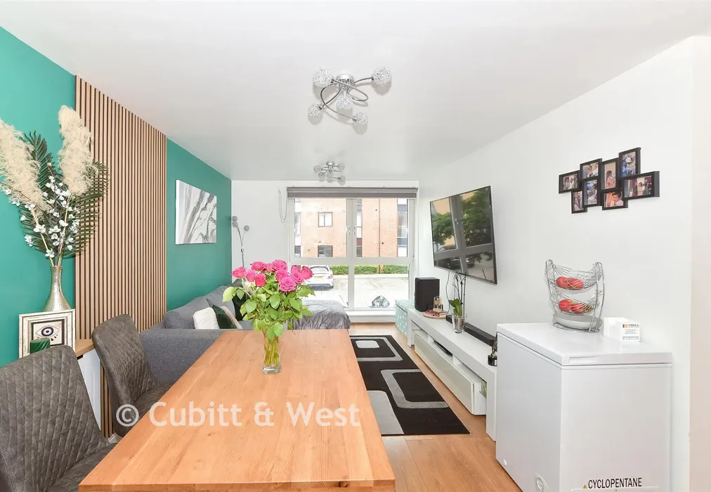 Lounge - Commonwealth Drive, Three Bridges, Crawley, West Sussex - Wards of Kent