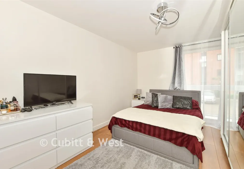 Bedroom 1 - Commonwealth Drive, Three Bridges, Crawley, West Sussex - Wards of Kent
