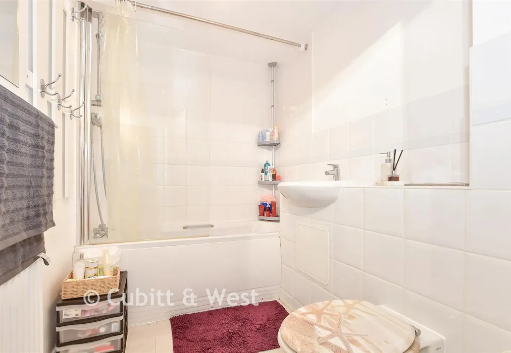 Bathroom - Commonwealth Drive, Three Bridges, Crawley, West Sussex - Wards of Kent