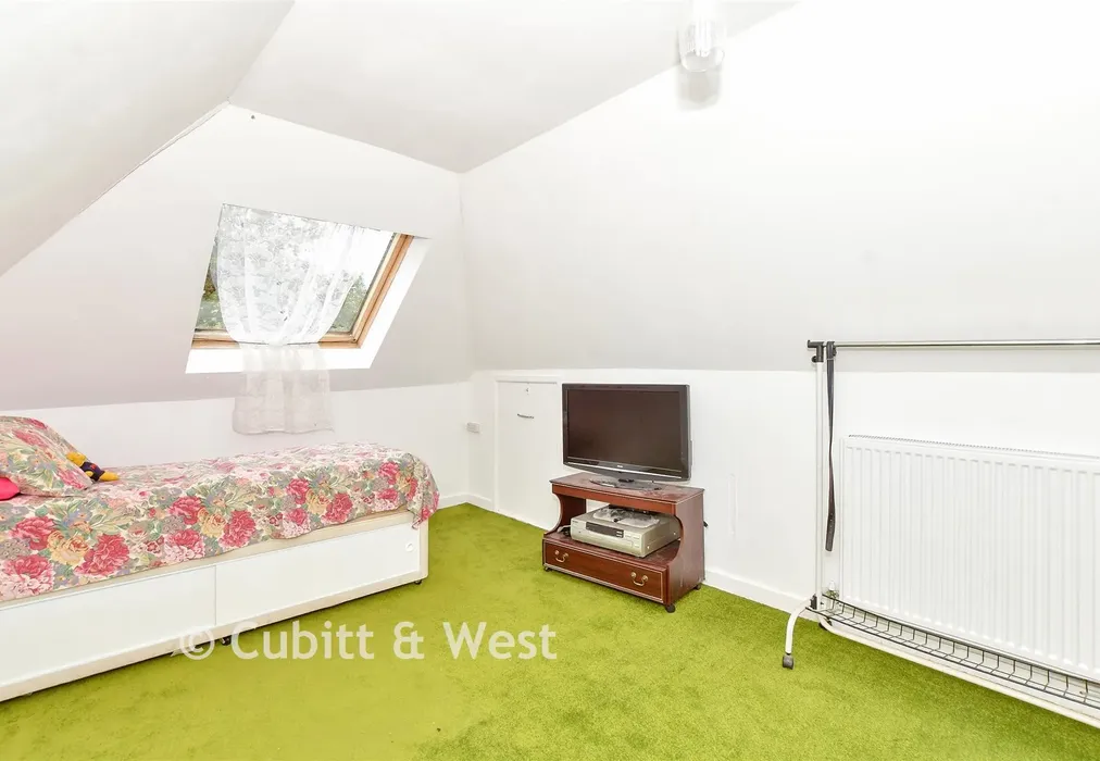 Loft Room - Lone Valley, Widley, Hampshire - Wards of Kent
