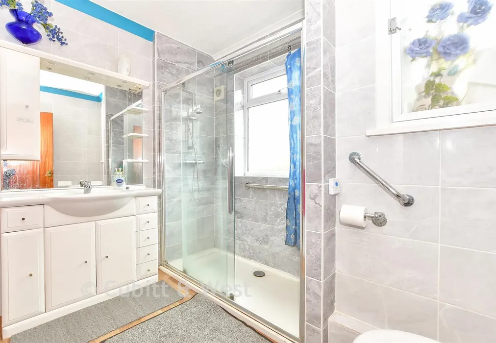Shower Room - Lone Valley, Widley, Hampshire - Wards of Kent