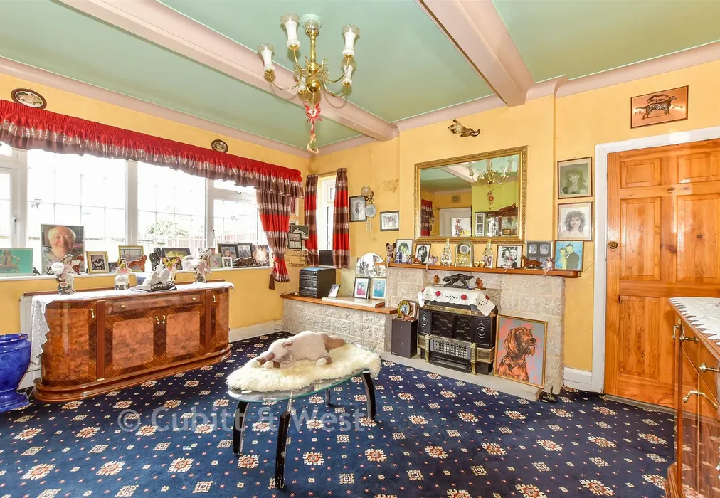 Lounge - Lone Valley, Widley, Hampshire - Wards of Kent