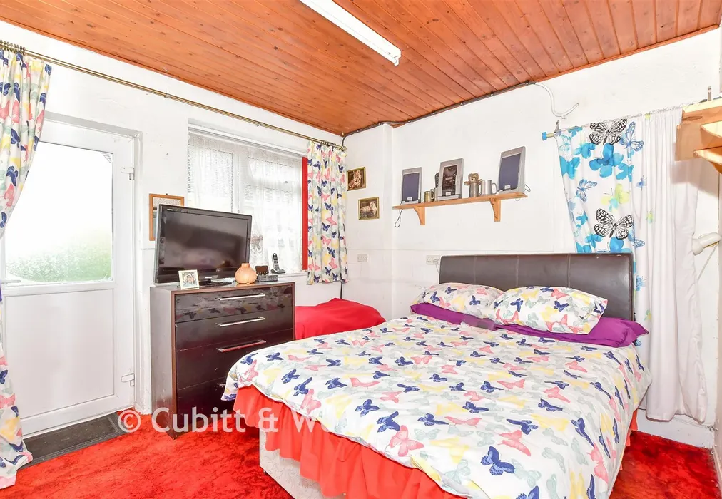 Bedroom 2 - Lone Valley, Widley, Hampshire - Wards of Kent