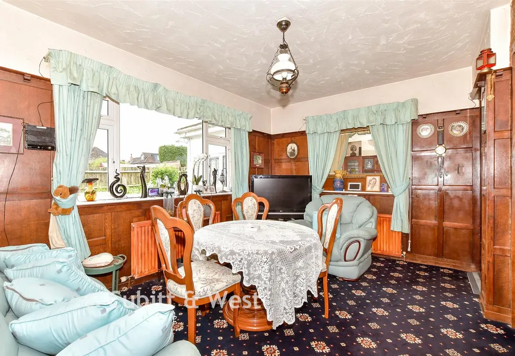 Dining Room - Lone Valley, Widley, Hampshire - Wards of Kent