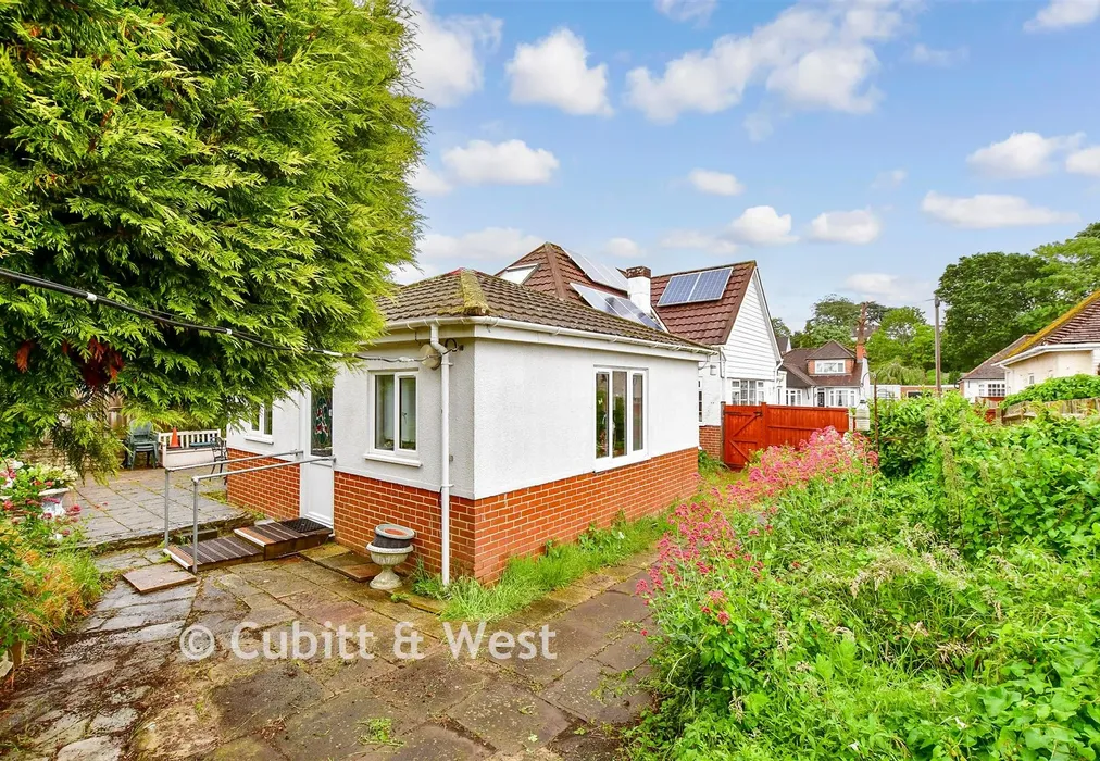 Rear Garden - Lone Valley, Widley, Hampshire - Wards of Kent
