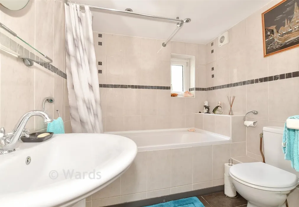 Bathroom - Dering Road, Bridge, Canterbury, Kent - Wards of Kent