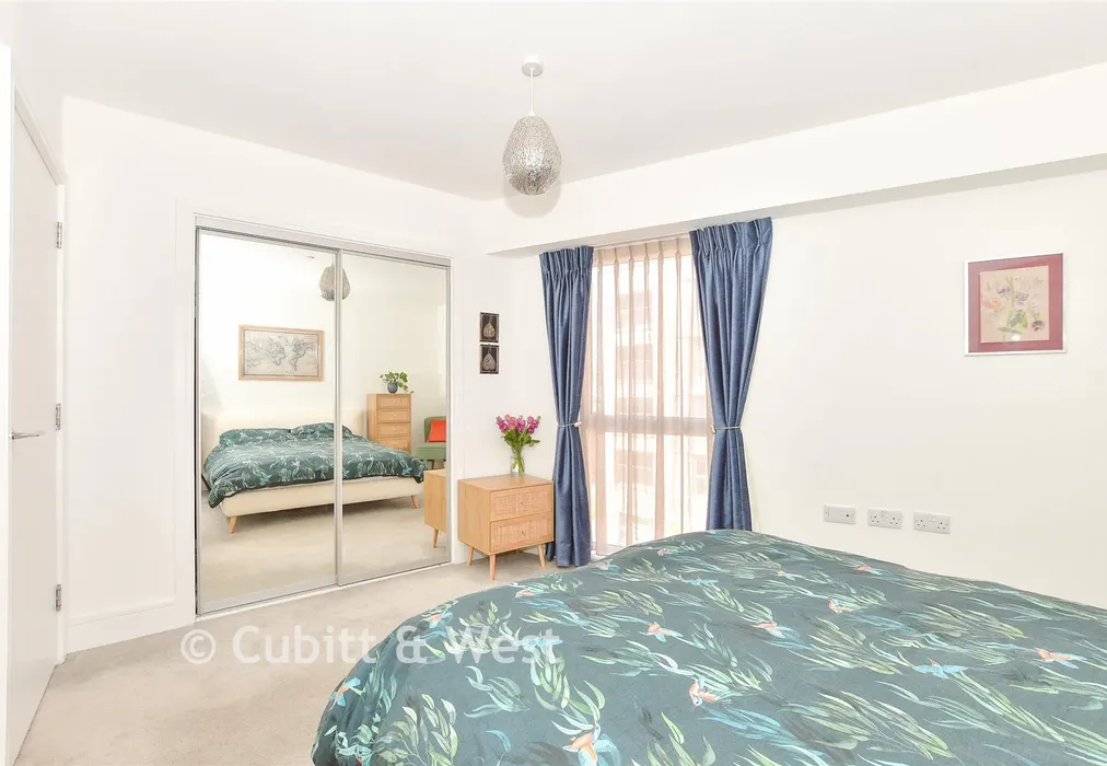 Bedroom - Davigdor Road, Hove, East Sussex - Wards of Kent
