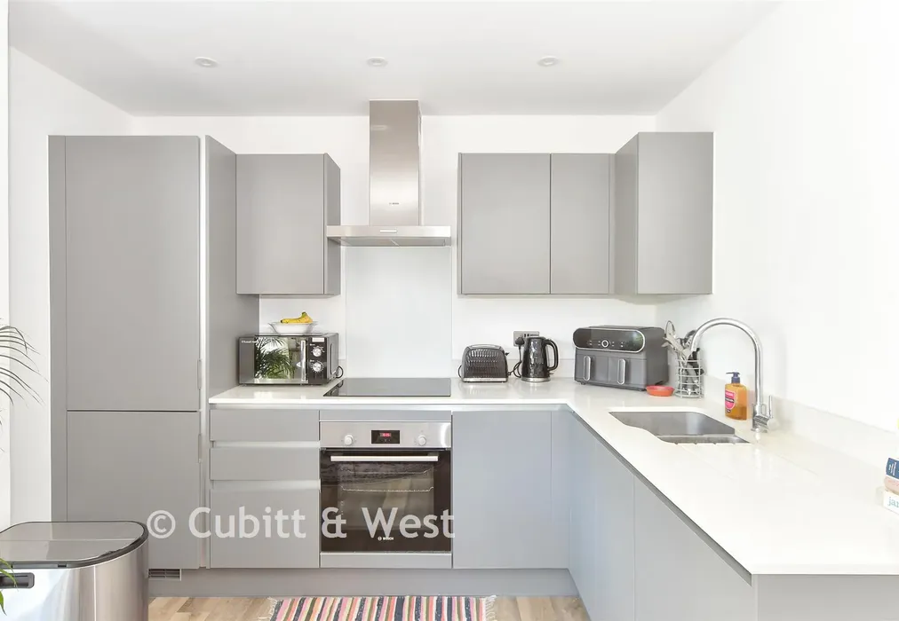 Kitchen - Davigdor Road, Hove, East Sussex - Wards of Kent