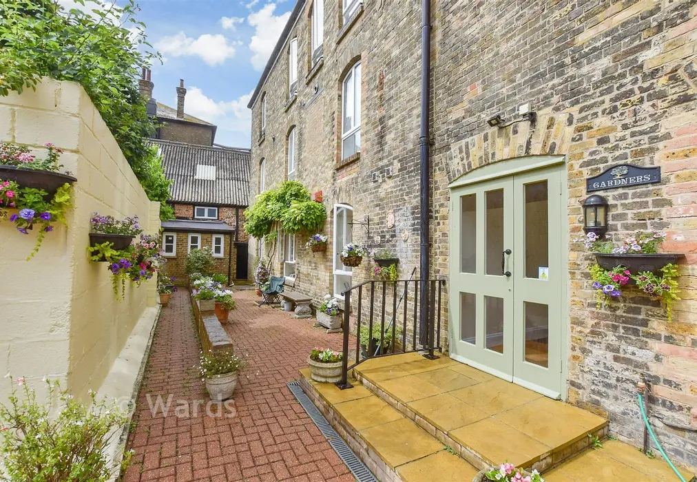 Communal Gardens - Upper Strand Street, Sandwich, Kent - Wards of Kent