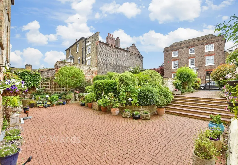 Communal Gardens - Upper Strand Street, Sandwich, Kent - Wards of Kent