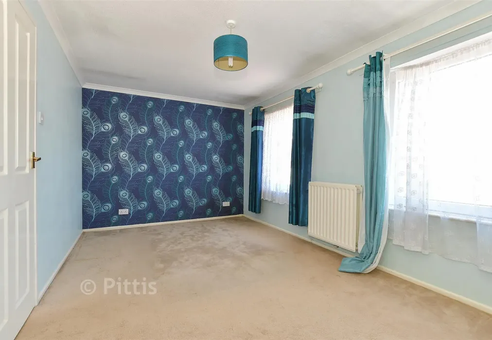Bedroom 1 - Moor View, Godshill, Isle of Wight - Wards of Kent