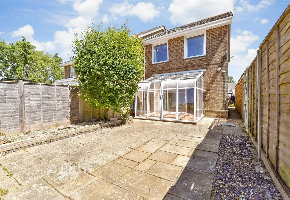 Rear Garden - Moor View, Godshill, Isle of Wight - Wards of Kent