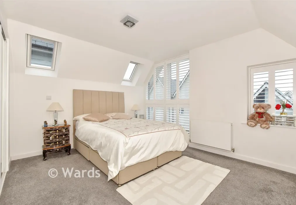 Bedroom 1 - Melanie Close, Folkestone, Kent - Wards of Kent