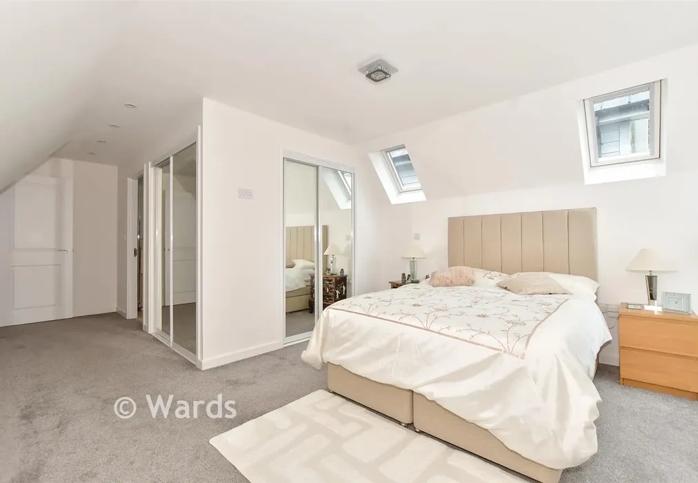 Bedroom 1 - Melanie Close, Folkestone, Kent - Wards of Kent