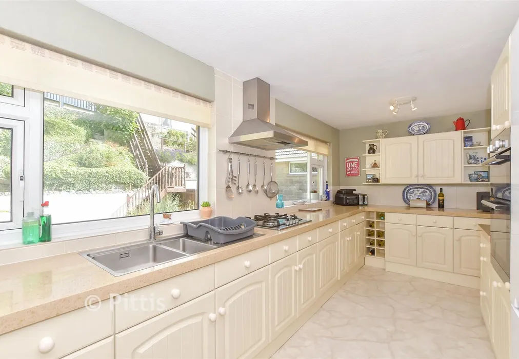 Kitchen - Zig Zag Road, Ventnor, Isle of Wight - Wards of Kent