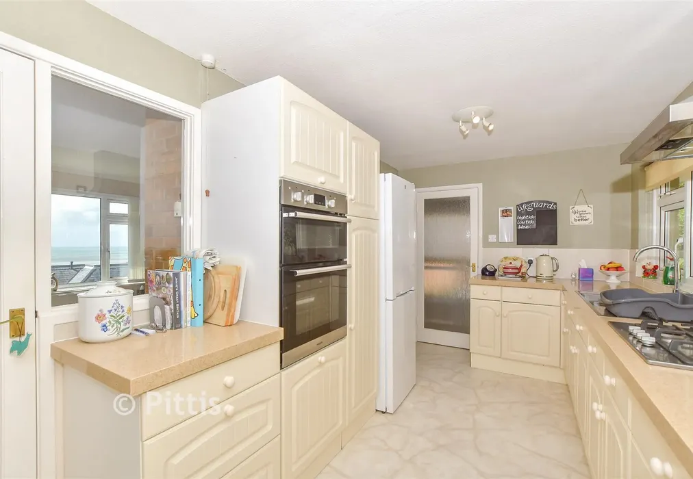 Kitchen - Zig Zag Road, Ventnor, Isle of Wight - Wards of Kent