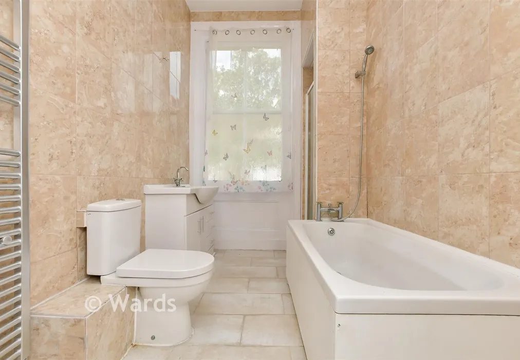 Bathroom - North Avenue, Ramsgate, Kent - Wards of Kent
