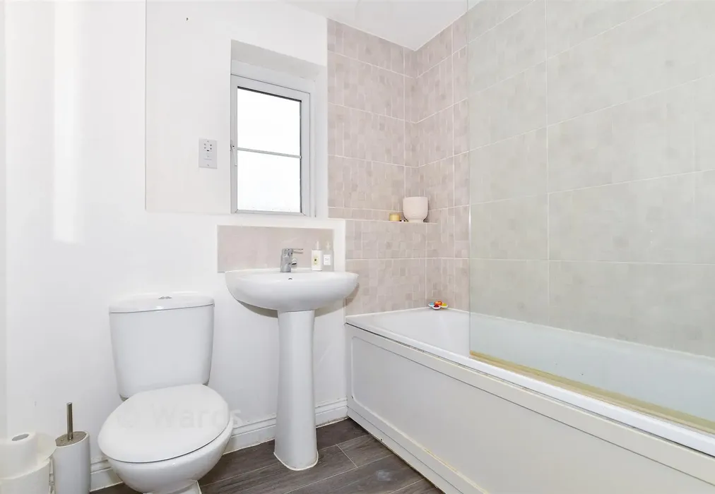 Bathroom - Bridger Way, Langley Park, Maidstone, Kent - Wards of Kent