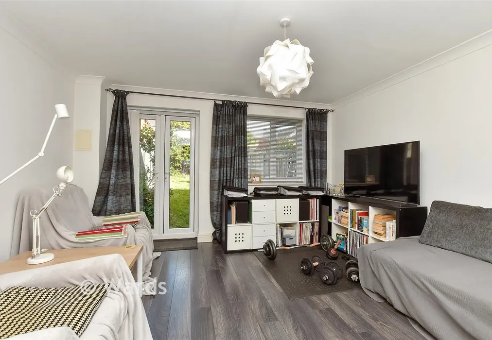 Lounge - Baryntyne Crescent, Rochester, Kent - Wards of Kent
