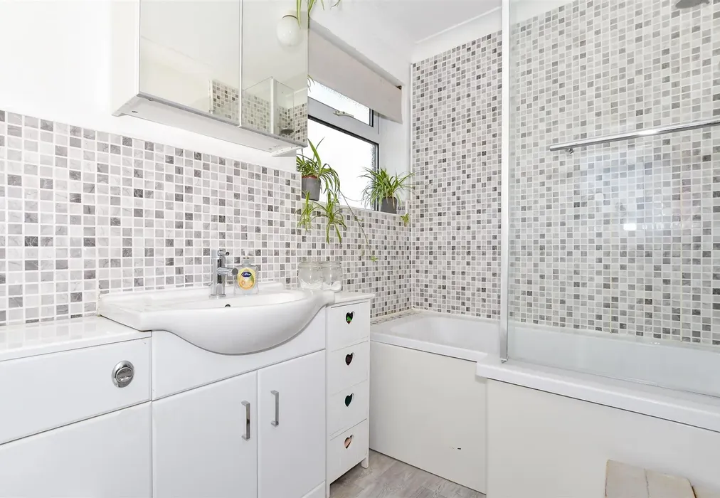 Bathroom - Amsbury Road, Coxheath, Maidstone, Kent - Wards of Kent