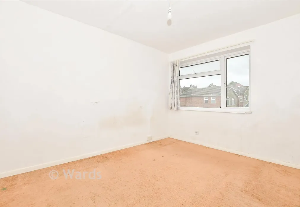 Bedroom 1 - Dixon Close, Maidstone, Kent - Wards of Kent